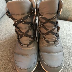 Sorel Whitney short lace boots NWT